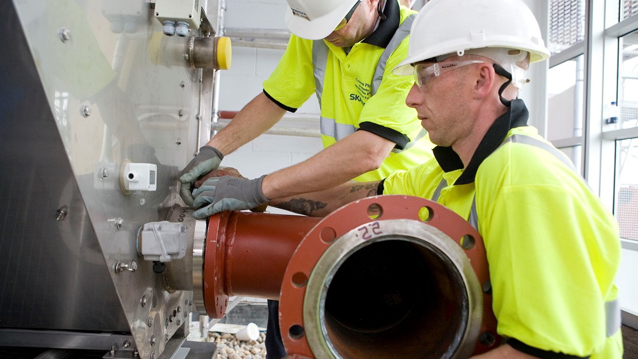 Two Skanska engineers at a fit out project