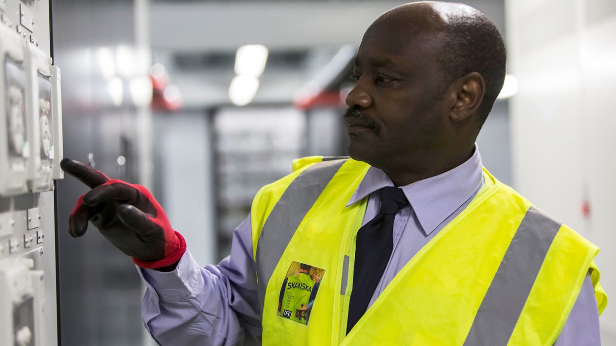 A Skanska engineer at a data centre project