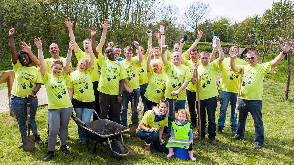 Skanska_volunteers_park_Croydon